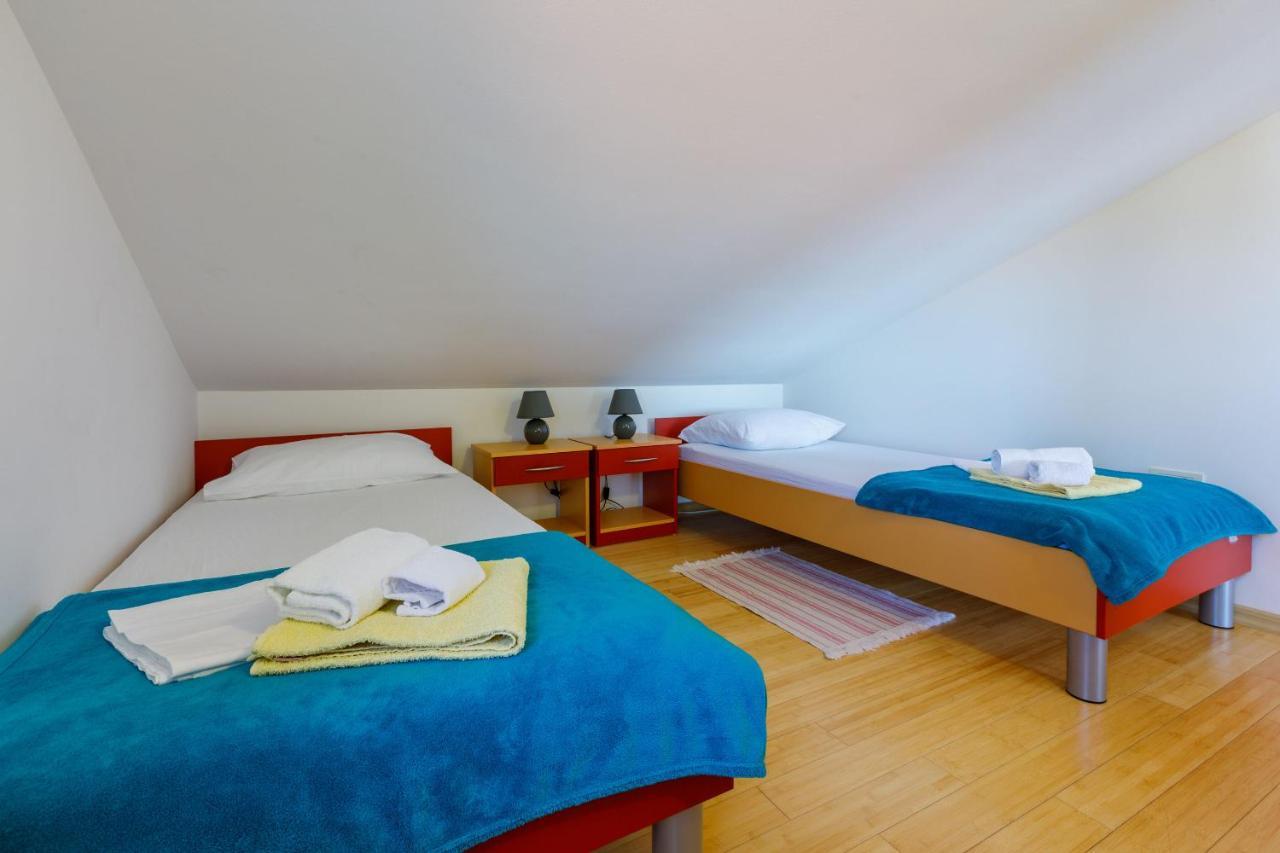 Apartments Robic Selce Esterno foto