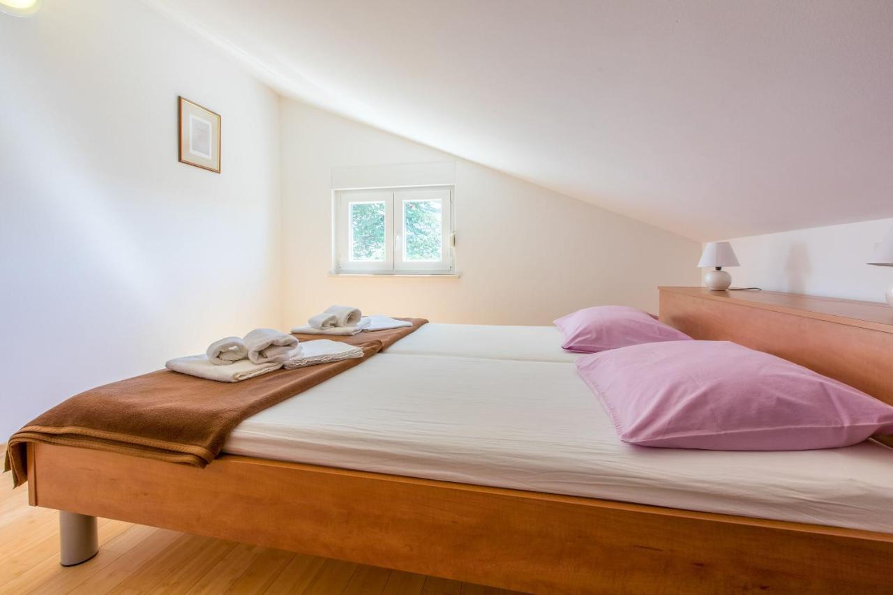 Apartments Robic Selce Esterno foto